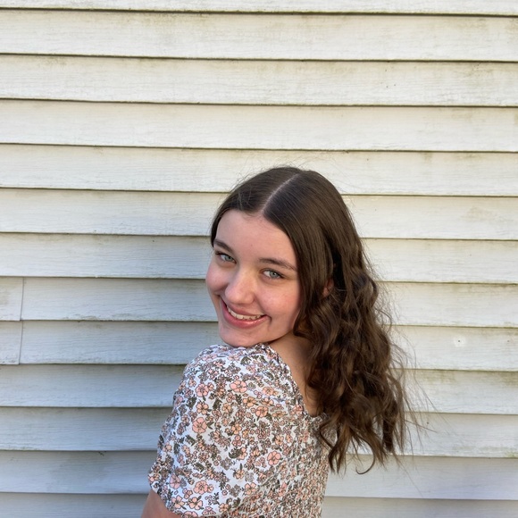 Meet your Posher, Jenessa - Picture 1 of 1